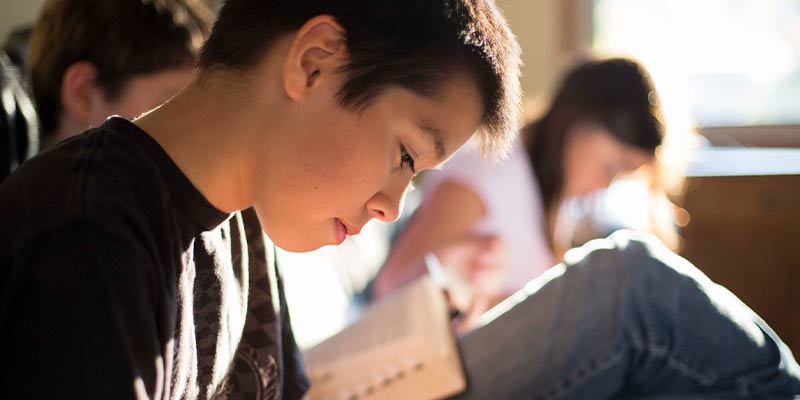 boy_reading_1